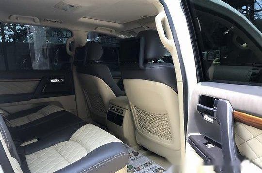White Toyota Land Cruiser 2018 Automatic Diesel for sale in Quezon City-5