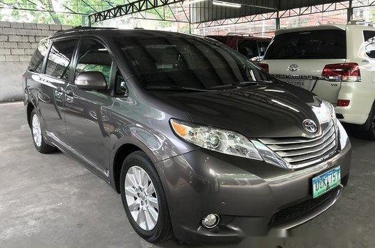 Sell Grey 2013 Toyota Sienna at Automatic Gasoline at 22000 km in Quezon City