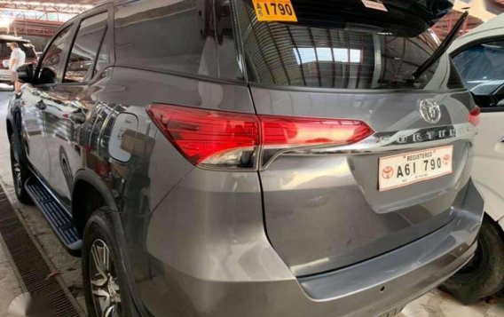 Toyota Fortuner 2018 Manual Diesel for sale in Quezon City-2
