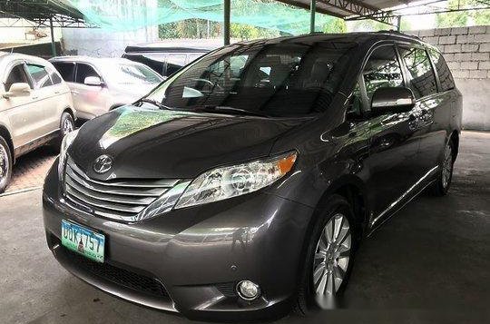 Sell Grey 2013 Toyota Sienna at Automatic Gasoline at 22000 km in Quezon City-1