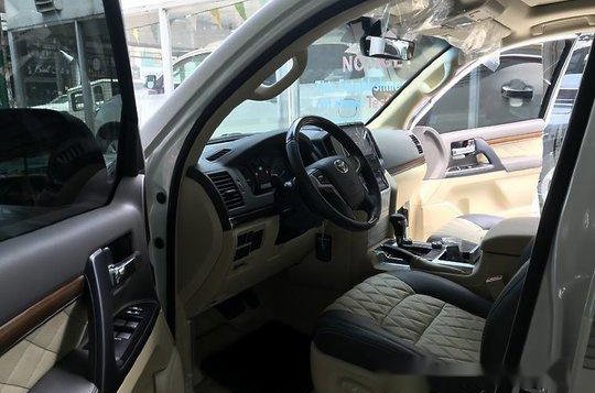 White Toyota Land Cruiser 2018 Automatic Diesel for sale in Quezon City-8