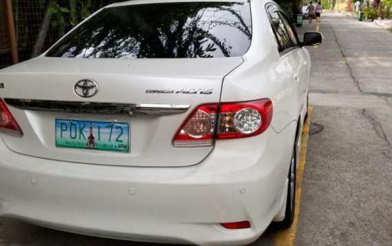 2nd Hand Toyota Altis 2011 Automatic Gasoline for sale in Mandaluyong-2