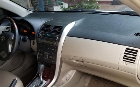 2nd Hand Toyota Altis 2011 Automatic Gasoline for sale in Mandaluyong-5