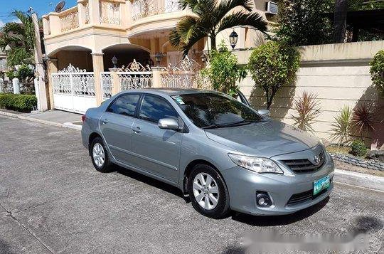 Selling Silver Toyota Corolla Altis 2013 at 86000 km for sale-1