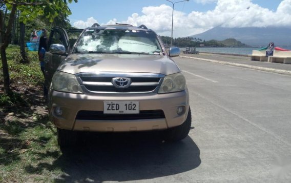 Selling 2nd Hand Toyota Fortuner 2006 Automatic Gasoline at 100000 km in Guinobatan-3