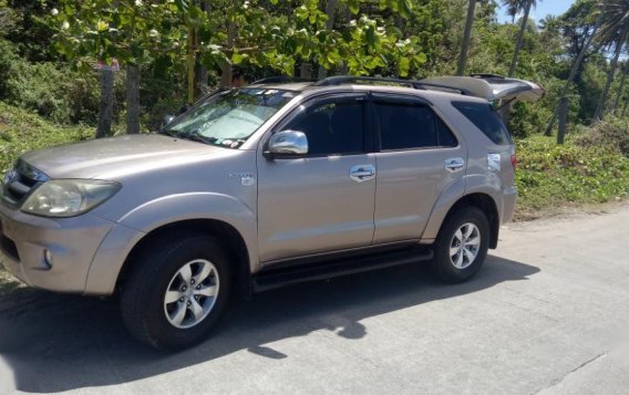 Selling 2nd Hand Toyota Fortuner 2006 Automatic Gasoline at 100000 km in Guinobatan-2