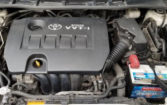 2nd Hand Toyota Altis 2011 Automatic Gasoline for sale in Mandaluyong-7