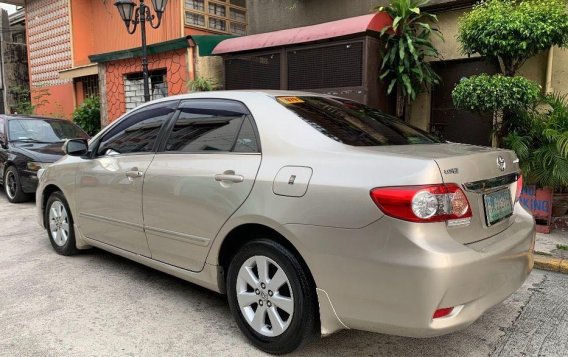 Selling 2nd Hand Toyota Altis 2012 in Manila-4