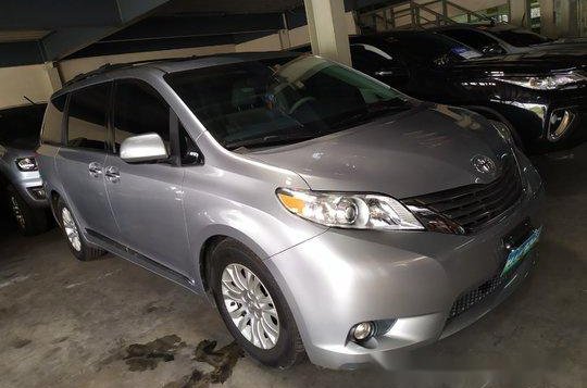 Selling Silver Toyota Sienna 2013 in Pasig