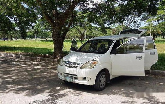 Selling White Toyota Avanza 2007 at 298000 km in Davao City