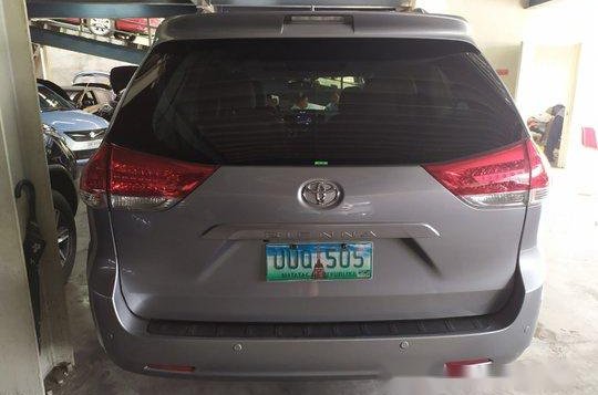 Selling Silver Toyota Sienna 2013 in Pasig-4