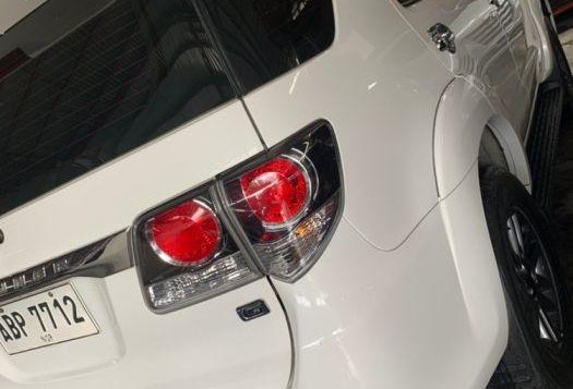 White Toyota Fortuner 2016 Manual Diesel for sale in Quezon City-5