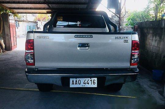 Selling Silver Toyota Hilux 2014 at 26000 km for sale-2