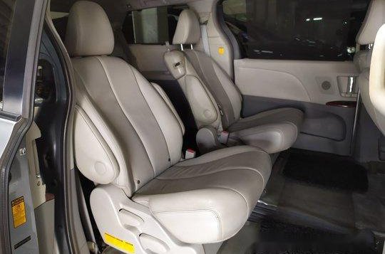 Selling Silver Toyota Sienna 2013 in Pasig-5