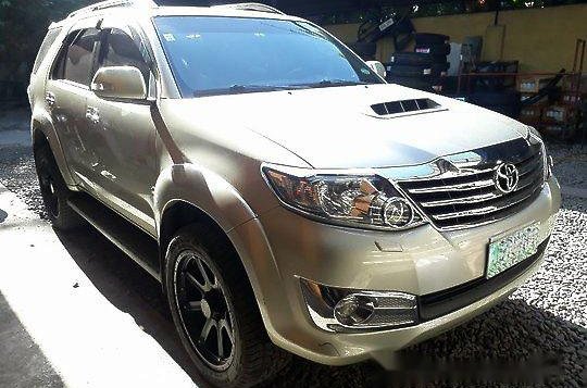 Selling Beige Toyota Fortuner 2013 Automatic Diesel for sale