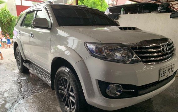 Selling White Toyota Fortuner 2016 Manual Diesel at 13100 km in Quezon City-2