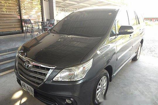 Selling Grey Toyota Innova 2015 at 38000 km for sale-1