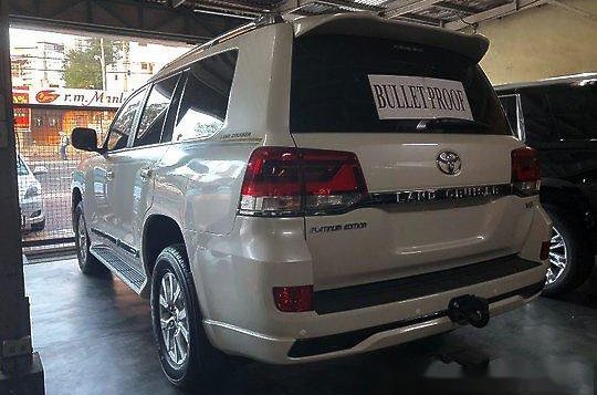 Selling White 2018 Toyota Land Cruiser for sale-1
