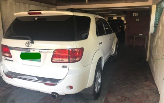 Selling White Toyota Fortuner 2006 Automatic Gasoline in Marikina