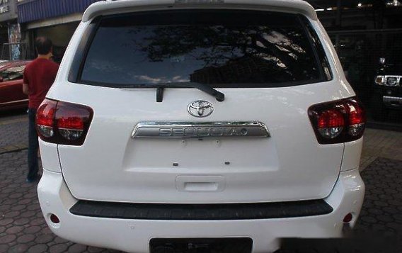 Selling White Toyota Sequoia 2018 for sale-2