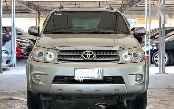Selling Toyota Fortuner 2010 Automatic Gasoline in Makati-9