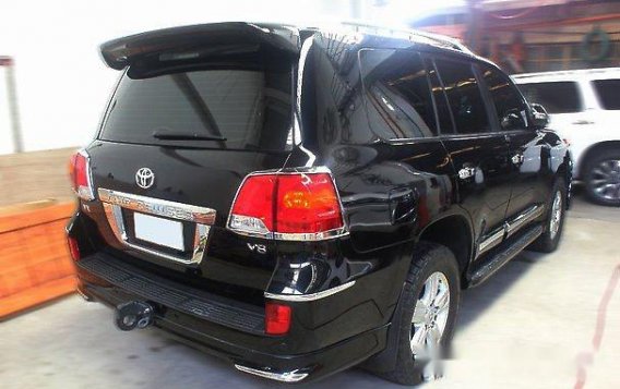 Selling Black Toyota Land Cruiser 2015 at 17000 km for sale-1