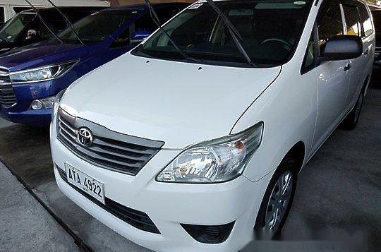 Selling White Toyota Innova 2015 for sale in Manual-1