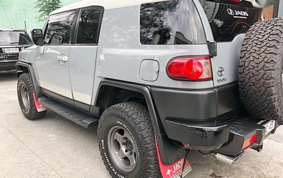 2nd Hand Toyota Fj Cruiser 2015 at 30000 km for sale-4