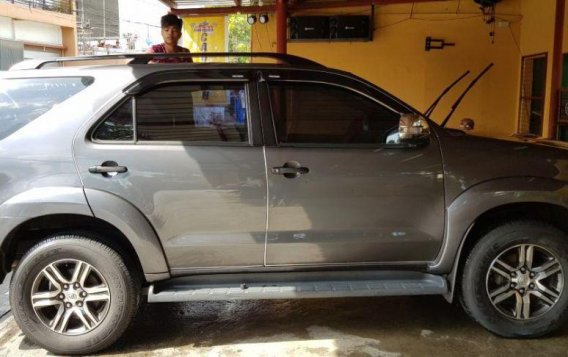 Selling 2nd Hand Toyota Fortuner 2012 Automatic Gasoline at 100000 km in Quezon City-2