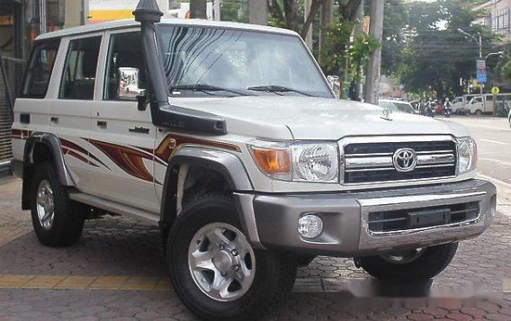 Sell White 2018 Toyota Land Cruiser for sale