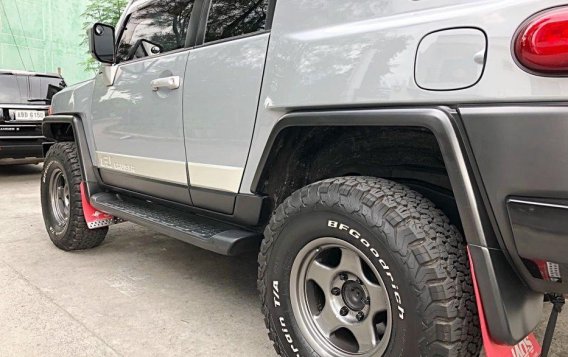 2nd Hand Toyota Fj Cruiser 2015 at 30000 km for sale-5