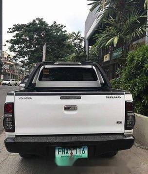 Selling White Toyota Hilux 2013 Automatic Diesel at 55000 km in Cebu City-1