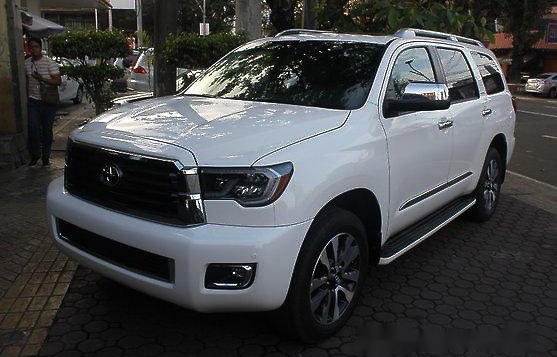 Selling White Toyota Sequoia 2018 for sale-1