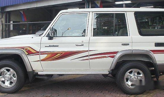 Sell White 2018 Toyota Land Cruiser for sale-3