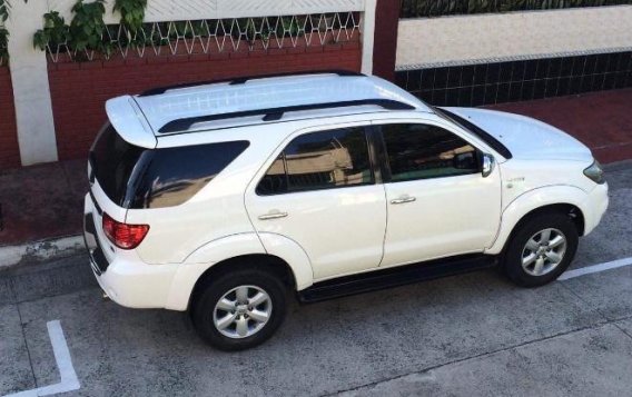 Selling White Toyota Fortuner 2006 Automatic Gasoline in Marikina-4