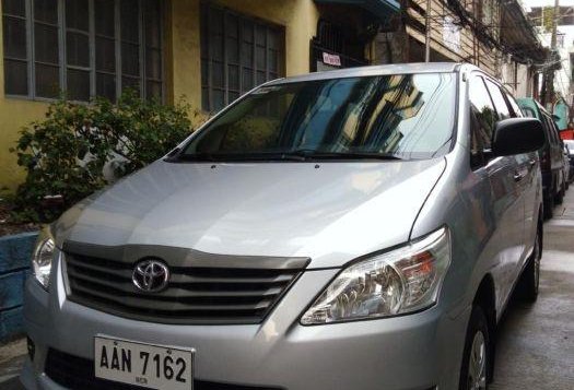 Selling 2nd Hand Toyota Innova 2014 in Manila-1