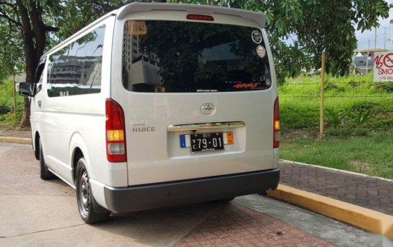 2nd Hand Toyota Hiace 2016 at 40000 km for sale in Manila-2