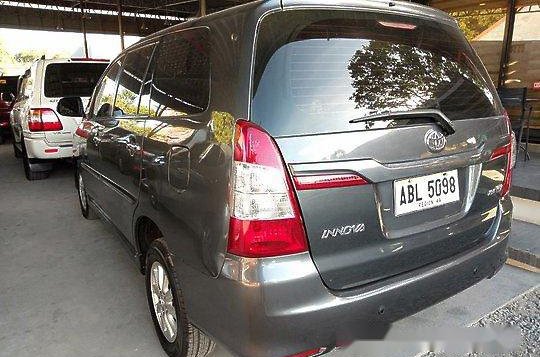 Selling Grey Toyota Innova 2015 at 38000 km for sale-2