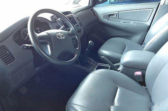 Selling White Toyota Innova 2015 for sale in Manual-4