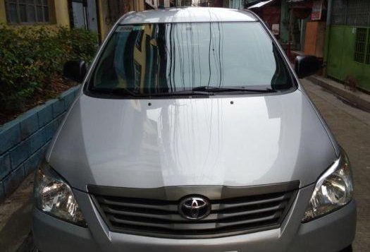 Selling 2nd Hand Toyota Innova 2014 in Manila-2