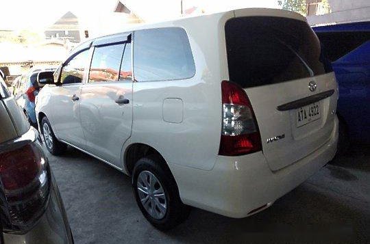 Selling White Toyota Innova 2015 for sale in Manual-3