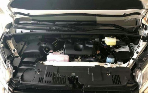 Selling Brand New Toyota Hiace 2019 Automatic Diesel in Makati-2