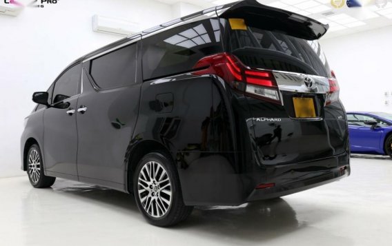 Selling 2nd Hand Toyota Alphard 2017 Automatic Gasoline at 7000 km in Makati-1