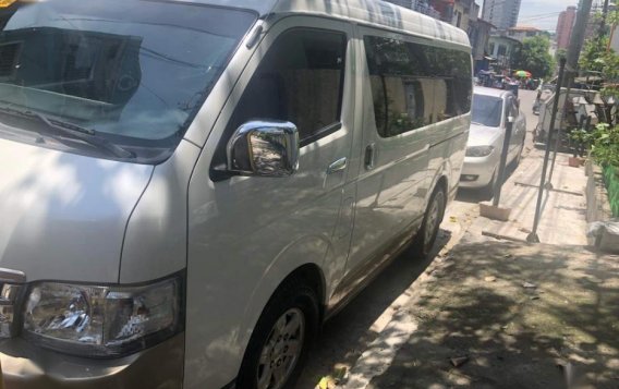 Selling 2nd Hand Toyota Hiace 2013 Automatic Diesel at 50000 km in Makati-1