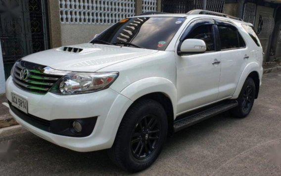 Selling Pearl White Toyota Fortuner 2014 for sale in Manila-2