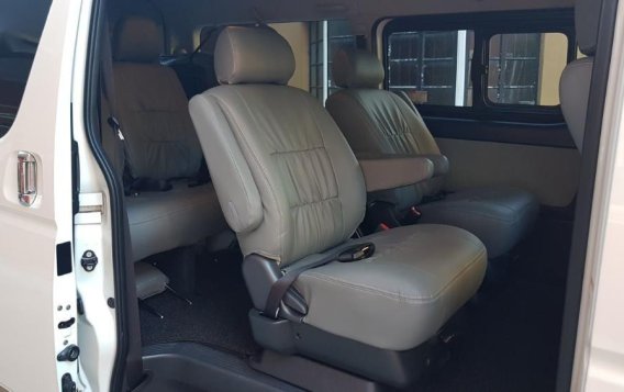 Selling Toyota Hiace 2016 at 30000 km in Quezon City-5