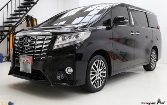 Selling 2nd Hand Toyota Alphard 2017 Automatic Gasoline at 7000 km in Makati