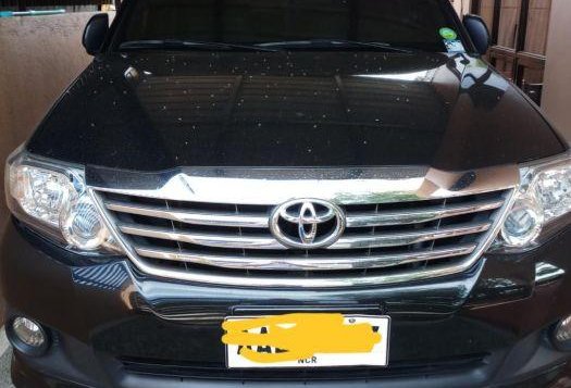 Selling 2nd Hand Toyota Fortuner 2014 Automatic Gasoline at 100000 km in Biñan-1