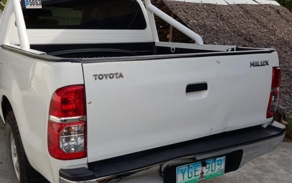 Selling 2nd Hand Toyota Hilux 2007 at 65709 km for sale-4