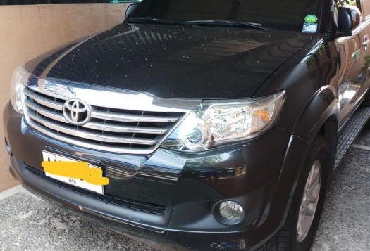 Selling 2nd Hand Toyota Fortuner 2014 Automatic Gasoline at 100000 km in Biñan